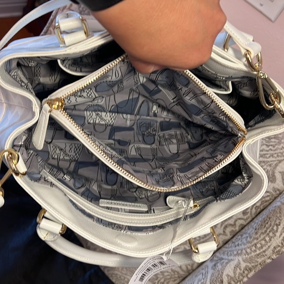 Like NEW Vera Bradley Emma Satchel in Ikat Diamonds Oyster all Genuine Leather - Picture 11 of 12
